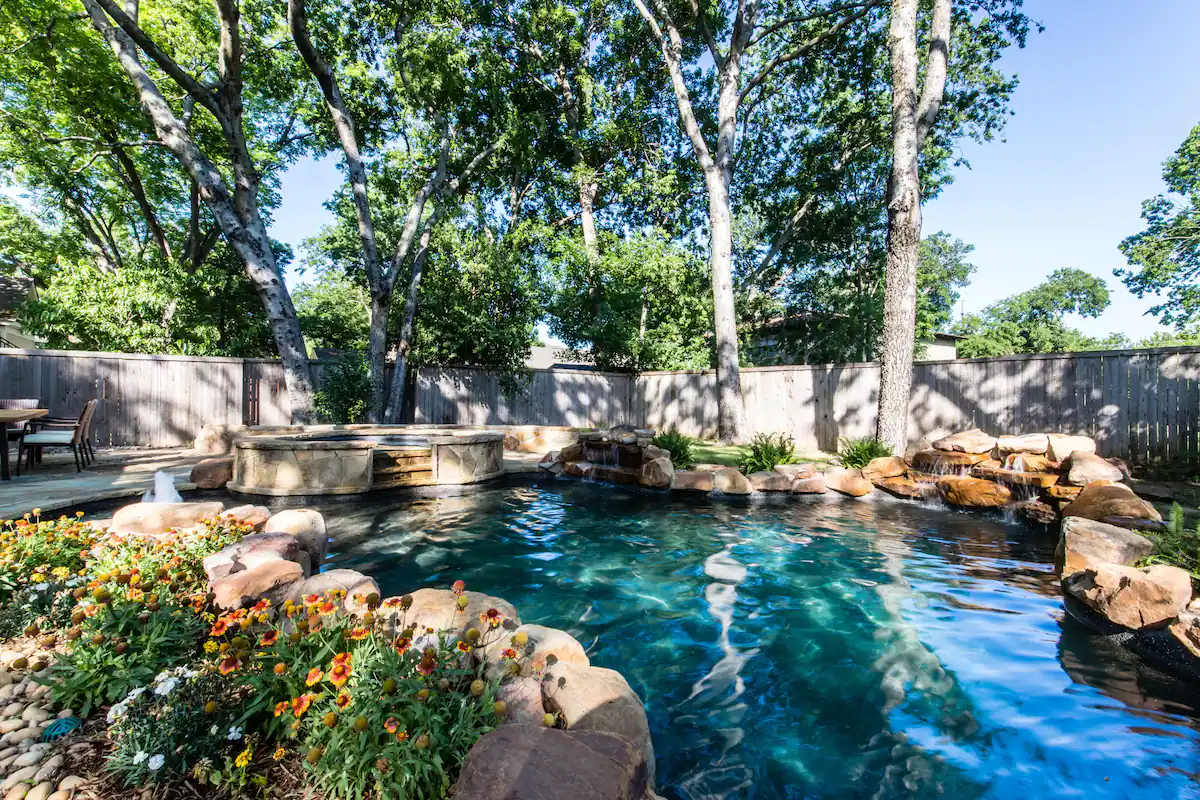 The Best Dallas Has To Offer With Pool And Spa!!